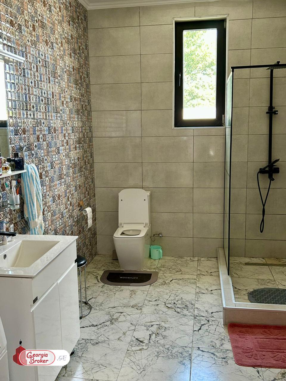 продается дом с новым ремонтом 4-комнаты