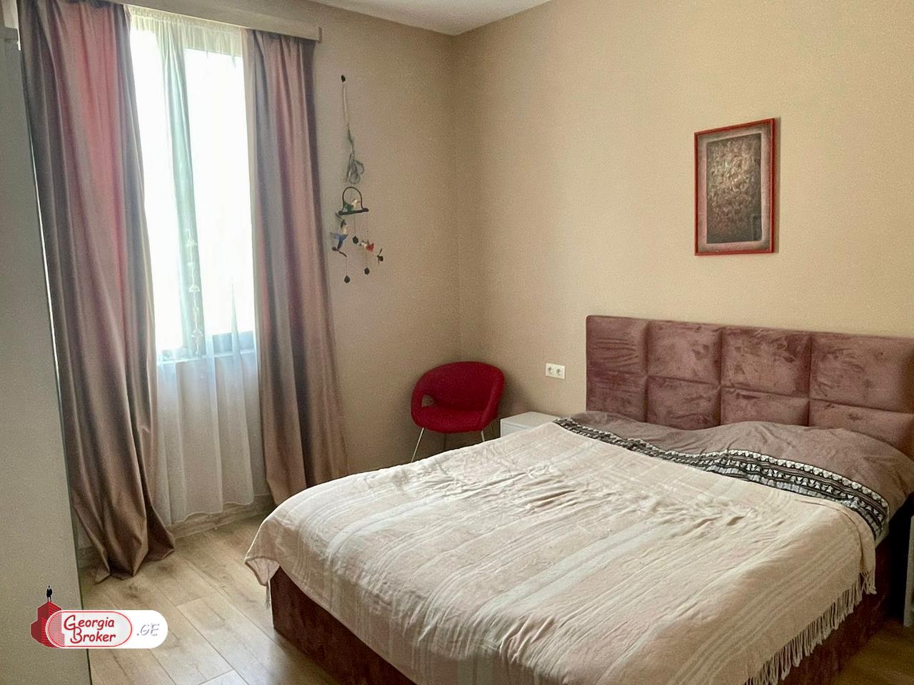 продается дом с новым ремонтом 4-комнаты