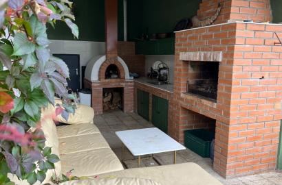 nearly repaired 9-room house for sale