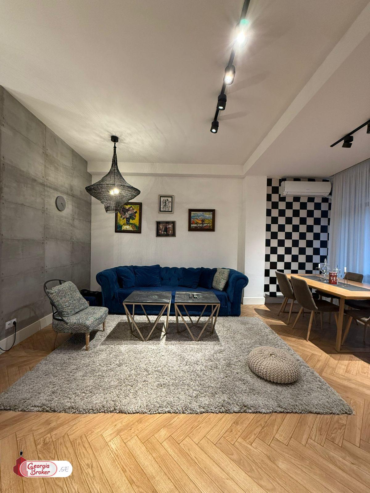 продается квартира с новым ремонтом 4-комнаты