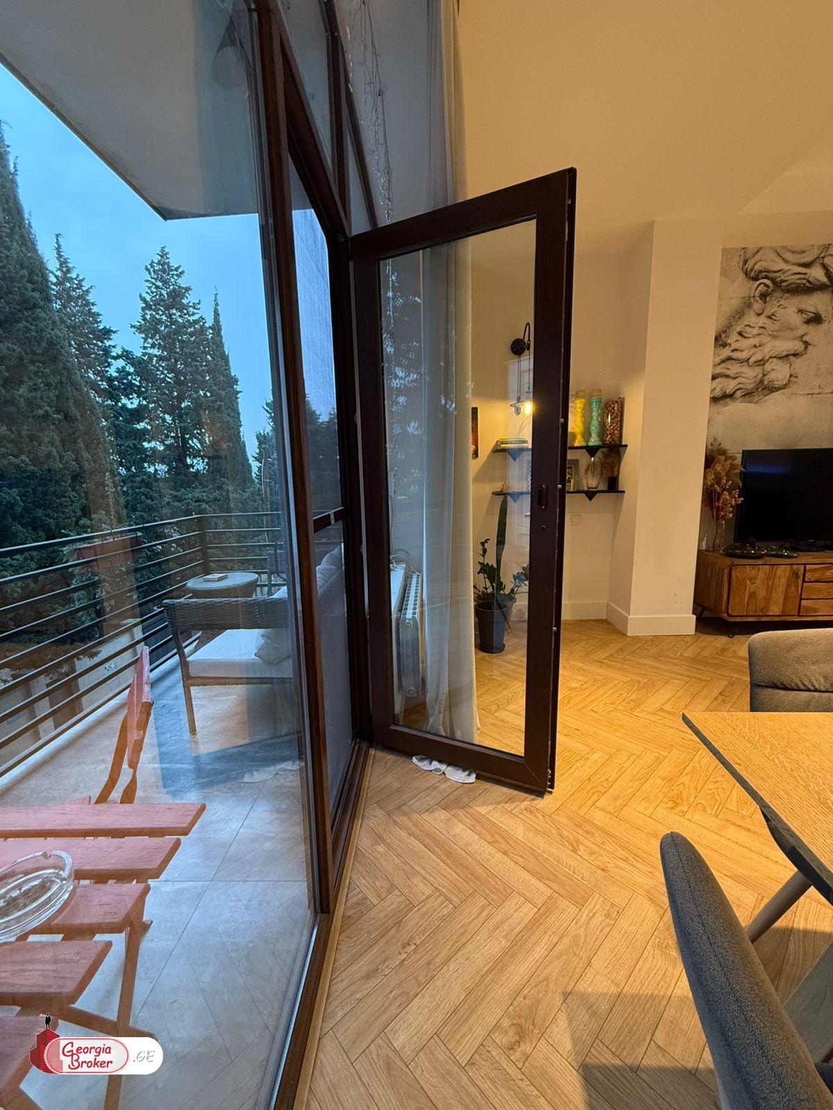 продается квартира с новым ремонтом 4-комнаты