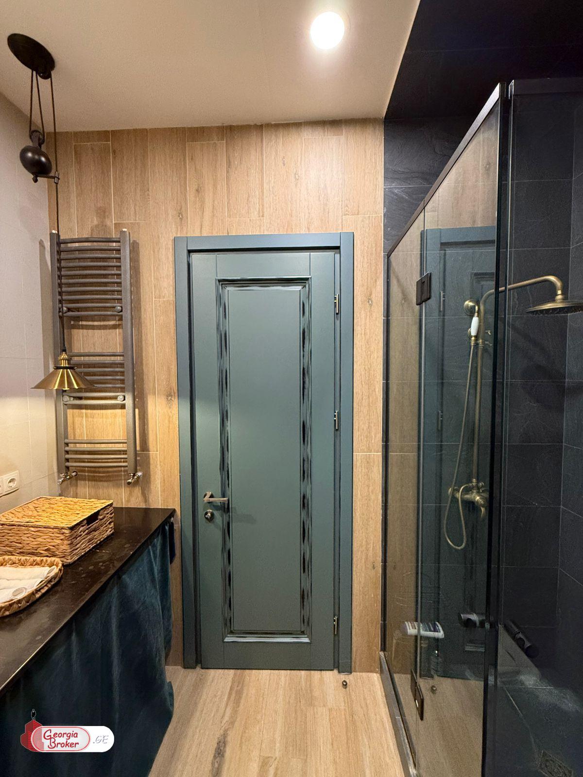 продается квартира с новым ремонтом 4-комнаты