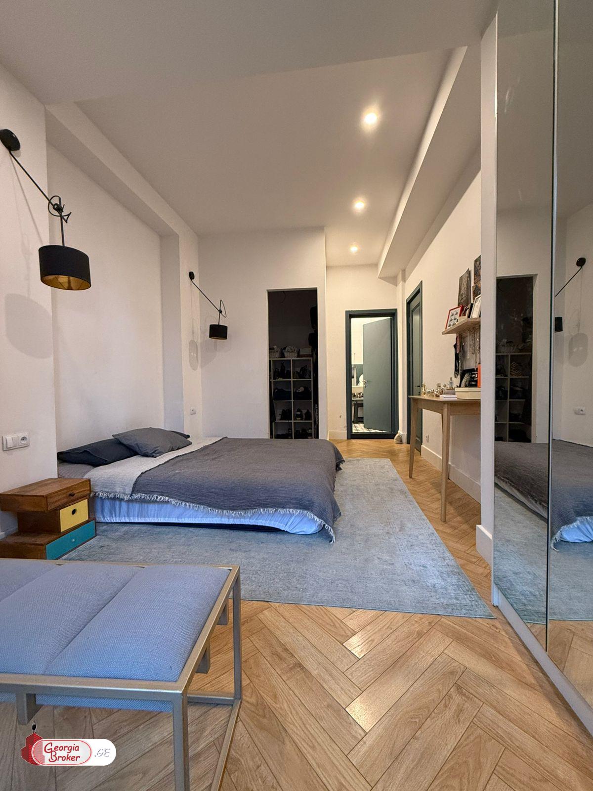 продается квартира с новым ремонтом 4-комнаты