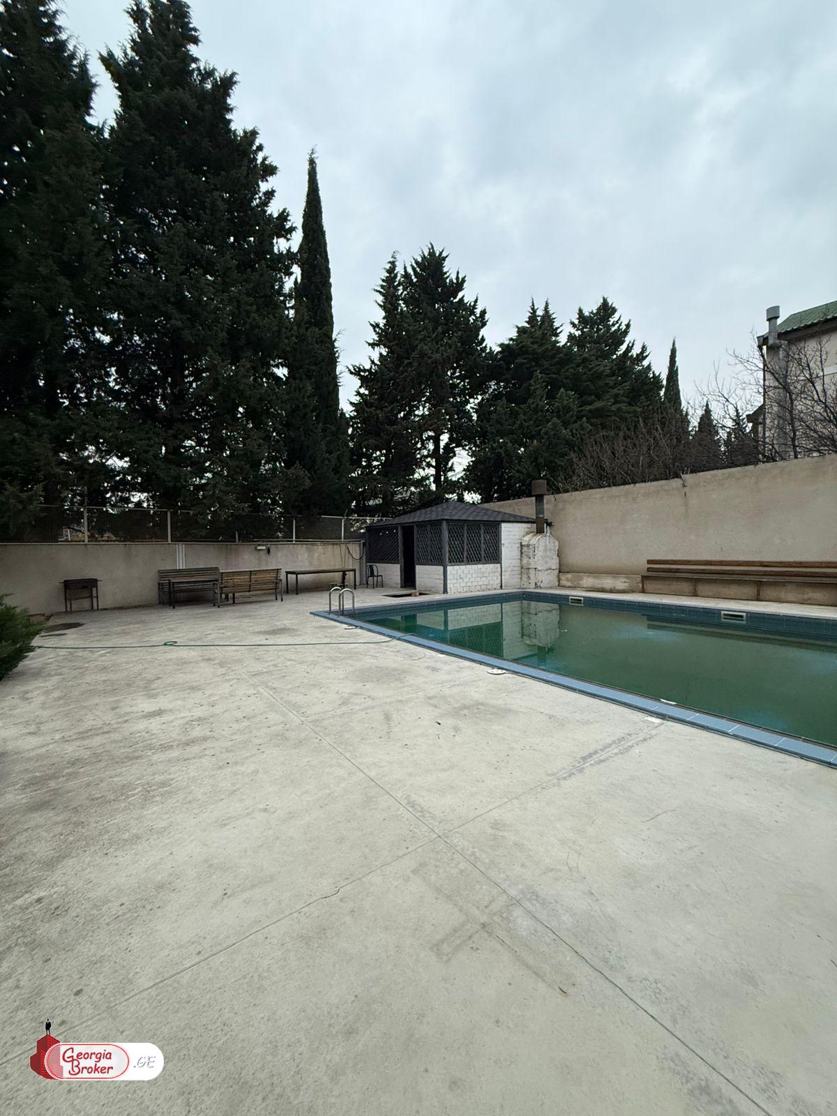 продается квартира с новым ремонтом 4-комнаты