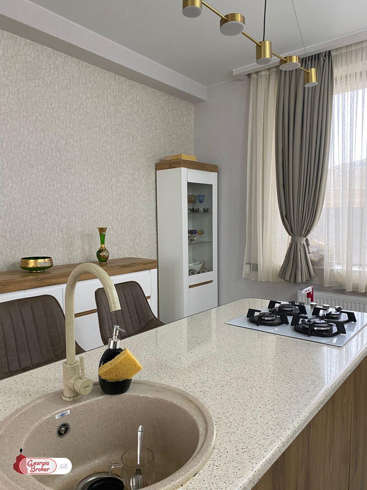 იყიდება ახალი გარემონტებული 6 ოთახიანი სახლი