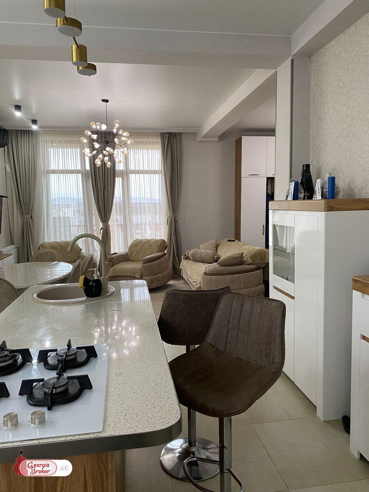 იყიდება ახალი გარემონტებული 6 ოთახიანი სახლი