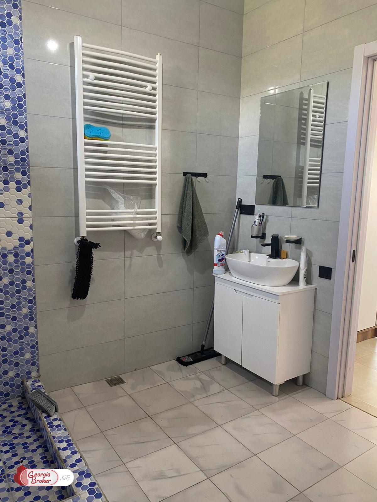 იყიდება ახალი გარემონტებული 6 ოთახიანი სახლი