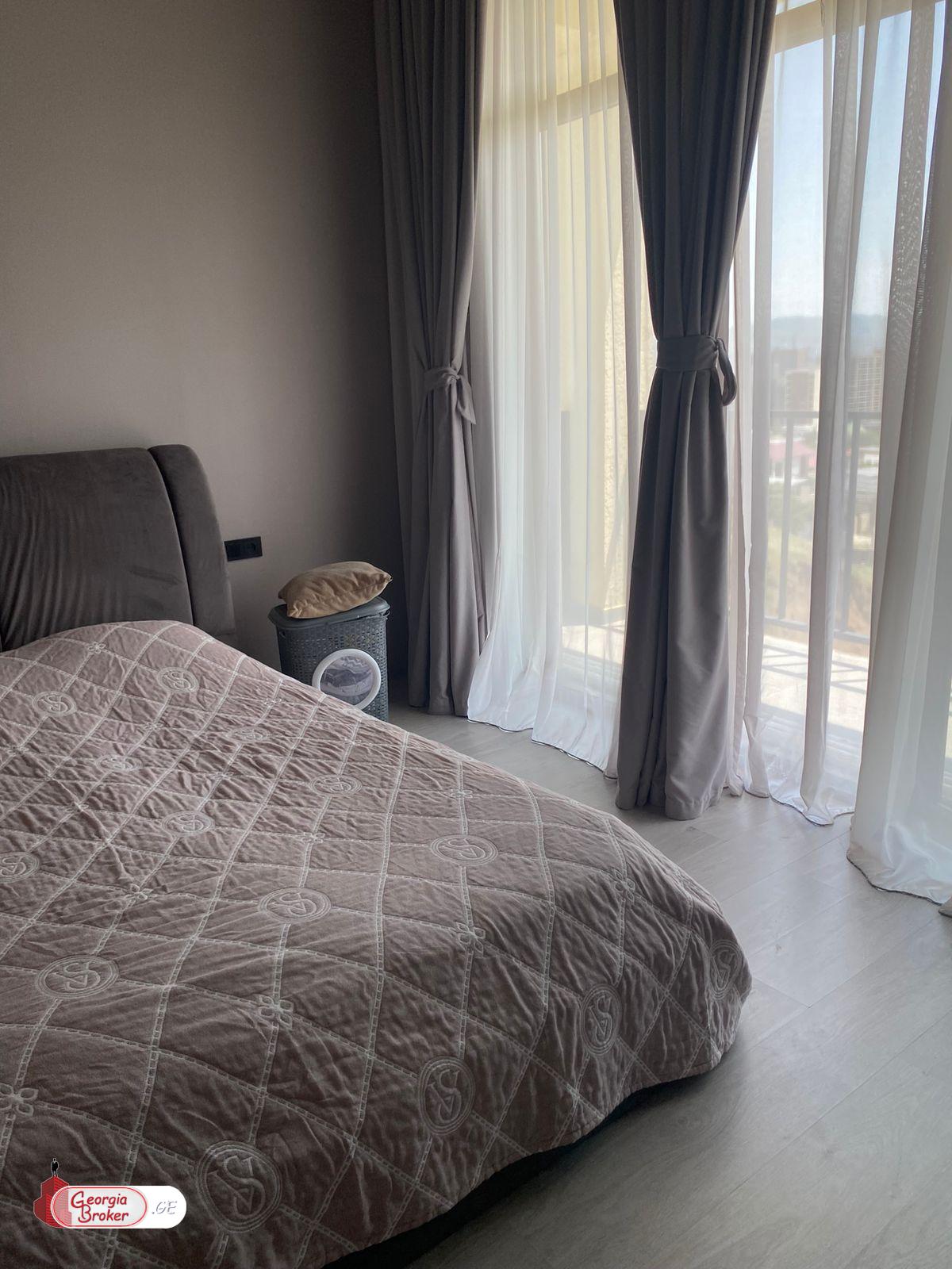 იყიდება ახალი გარემონტებული 6 ოთახიანი სახლი