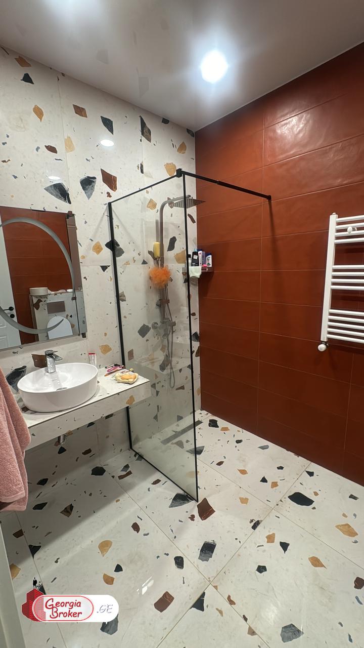 იყიდება ახალი გარემონტებული 7 ოთახიანი სახლი