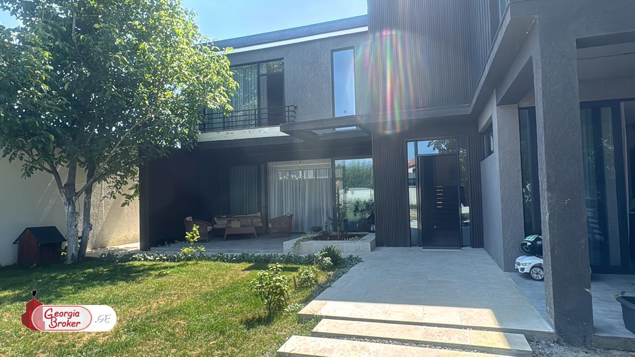 იყიდება ახალი გარემონტებული 7 ოთახიანი სახლი
