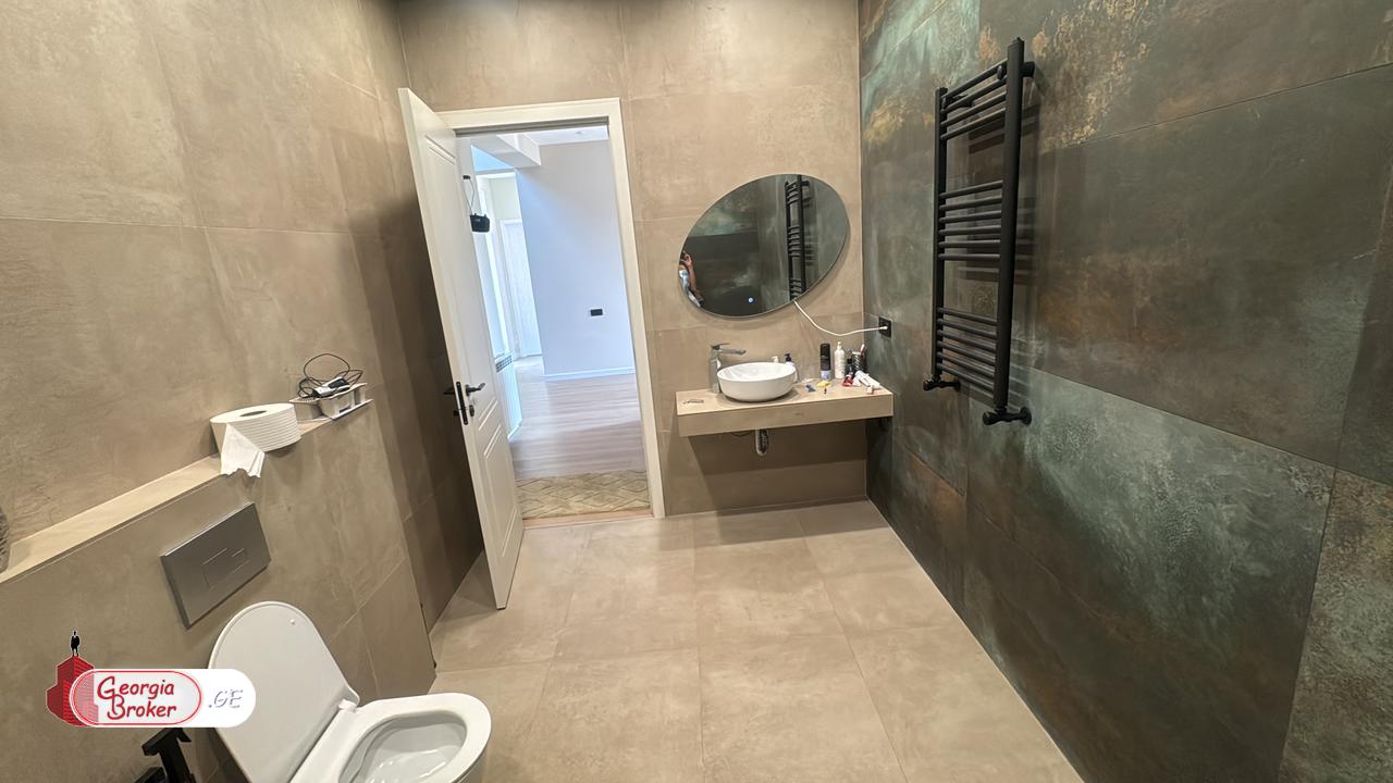 იყიდება ახალი გარემონტებული 7 ოთახიანი სახლი