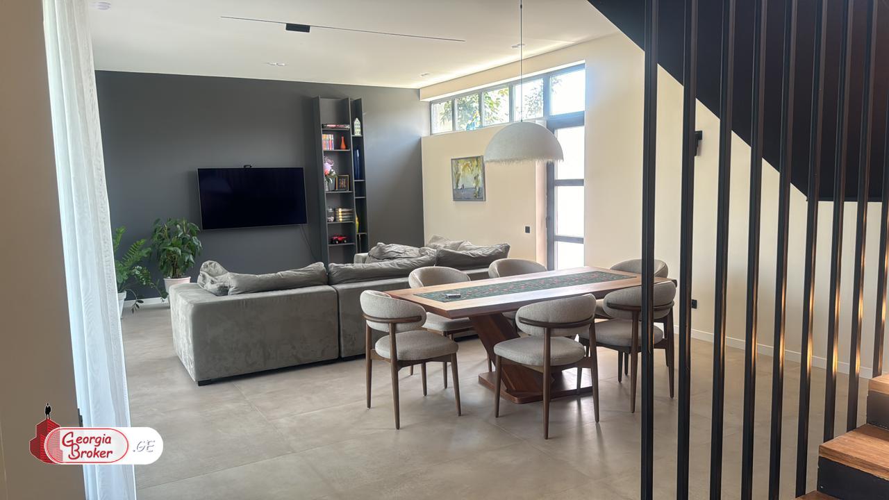 იყიდება ახალი გარემონტებული 7 ოთახიანი სახლი