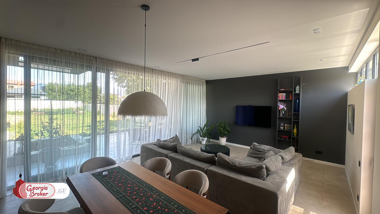 იყიდება ახალი გარემონტებული 7 ოთახიანი სახლი