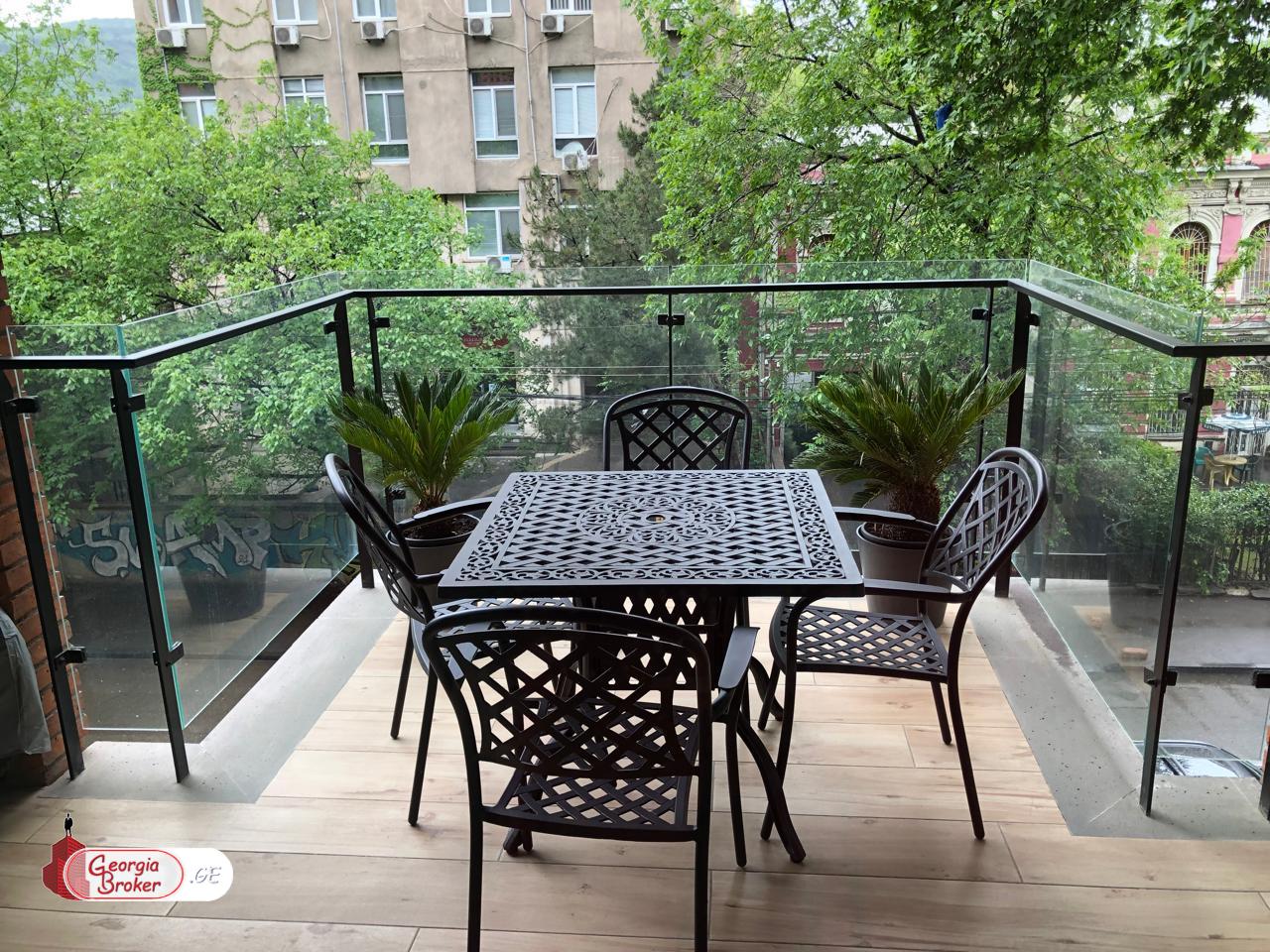 იყიდება ახალი გარემონტებული 2 ოთახიანი ბინა