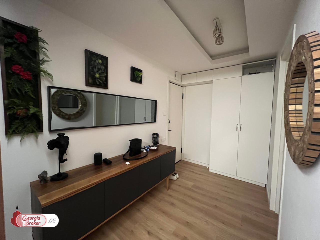 იყიდება ახალი გარემონტებული 2 ოთახიანი ბინა