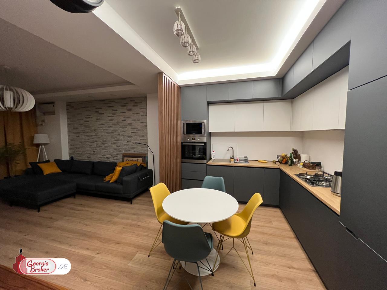 იყიდება ახალი გარემონტებული 2 ოთახიანი ბინა