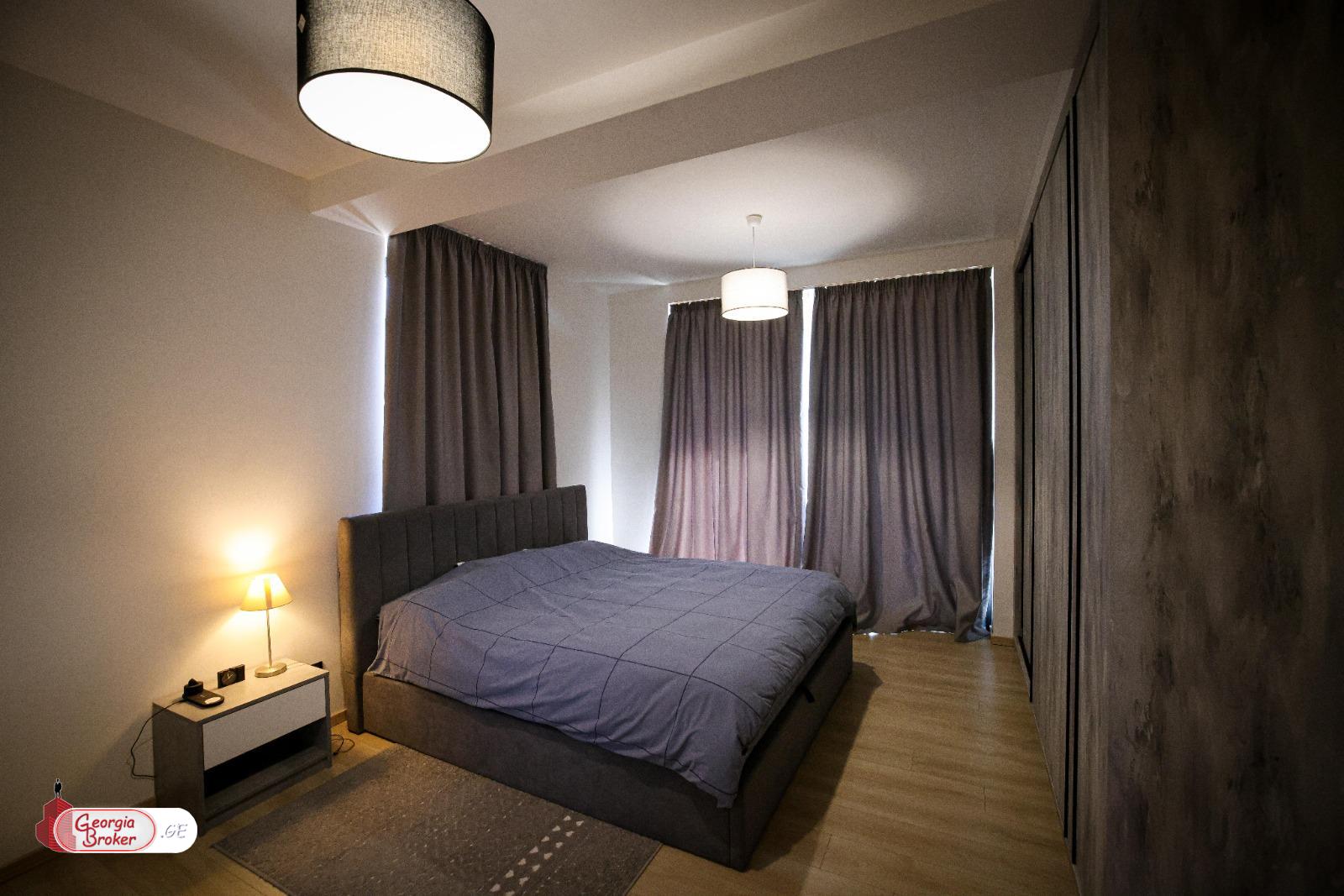 продается дом с новым ремонтом 6-комнат