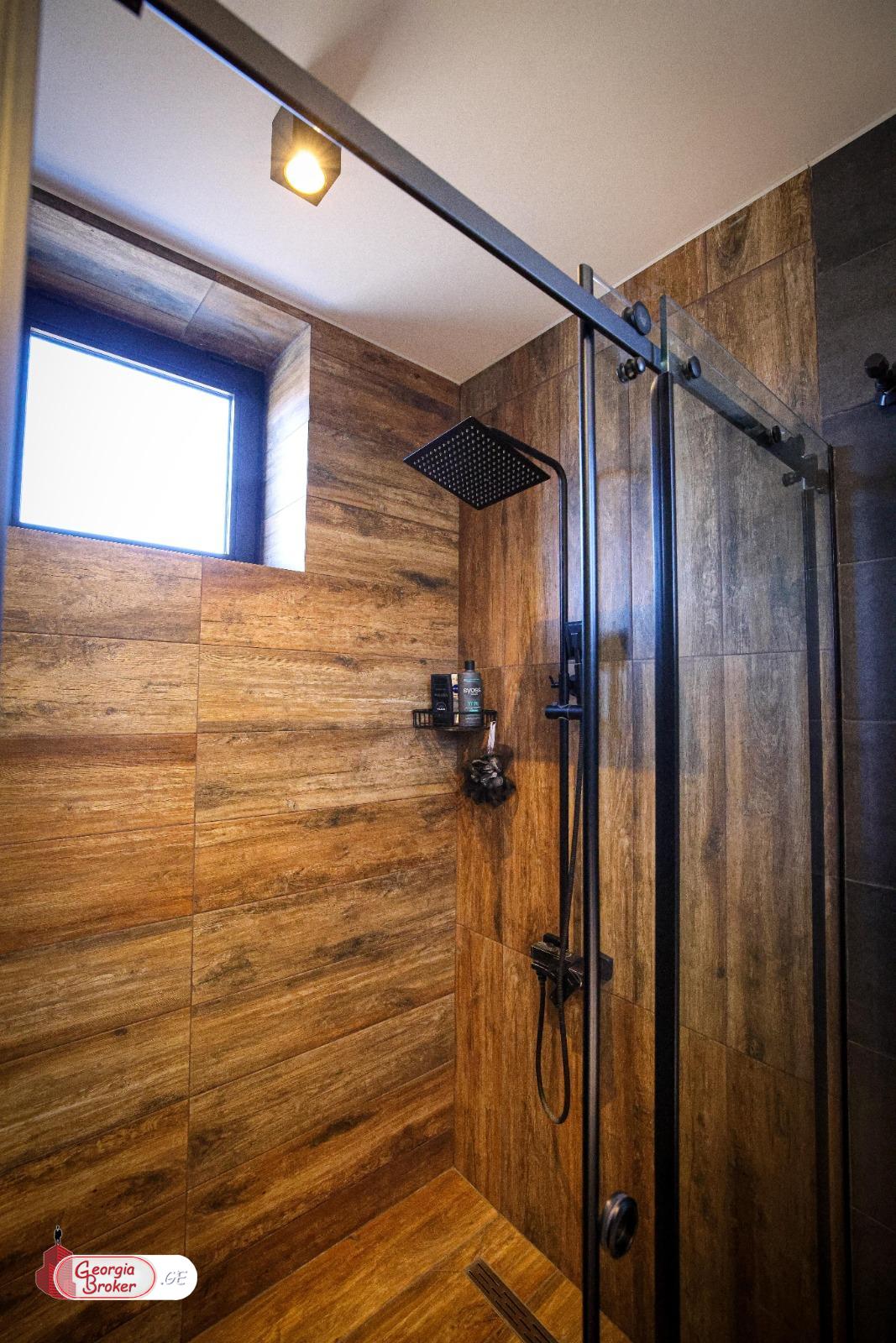 продается дом с новым ремонтом 6-комнат