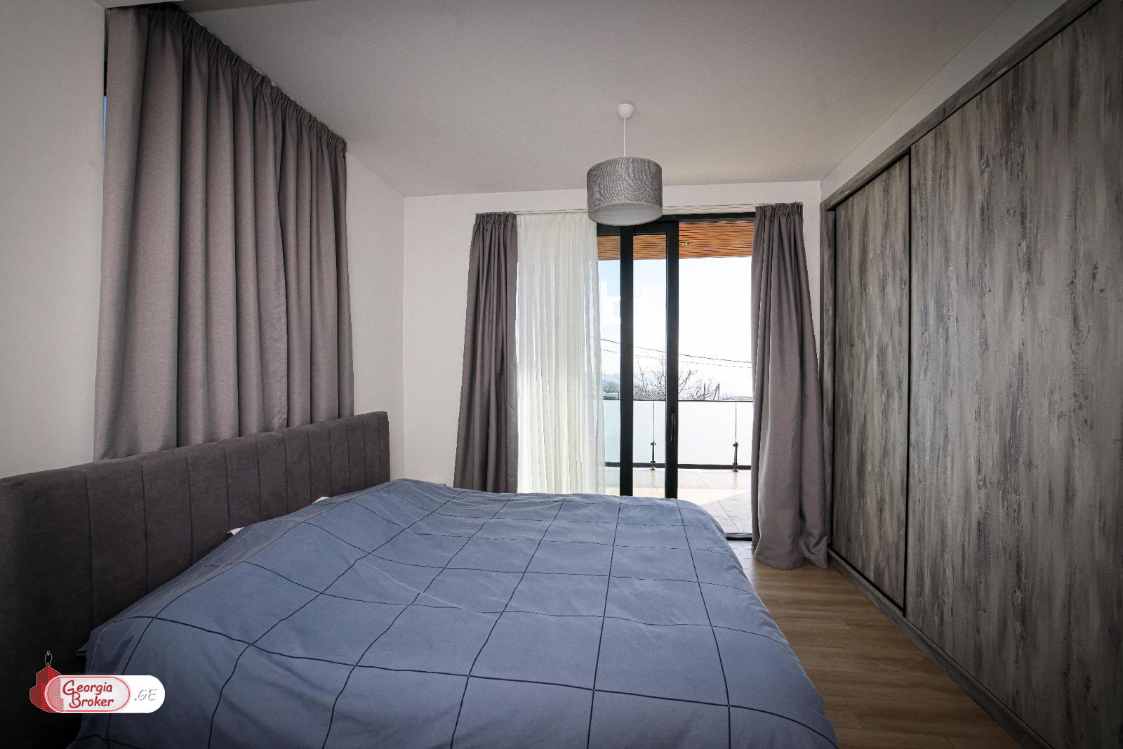 продается дом с новым ремонтом 6-комнат