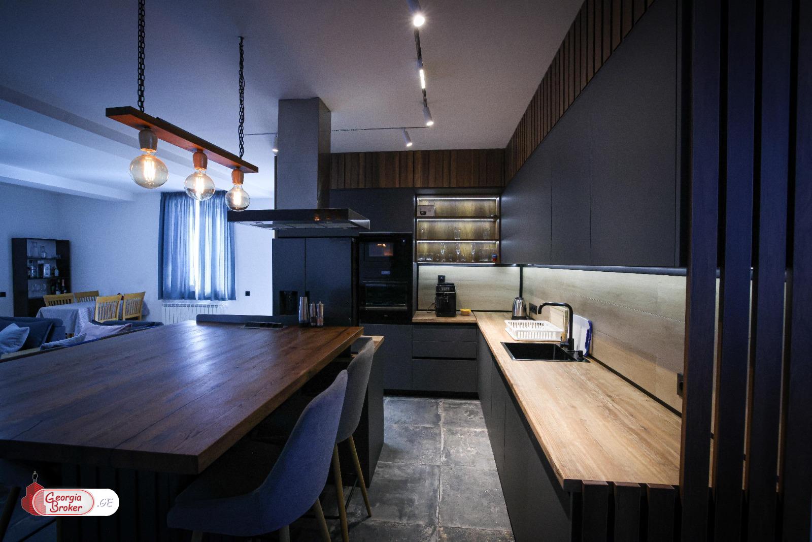 продается дом с новым ремонтом 6-комнат