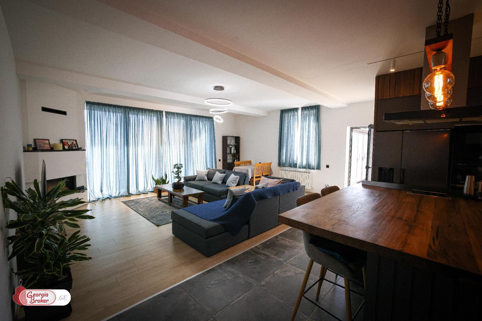 продается дом с новым ремонтом 6-комнат