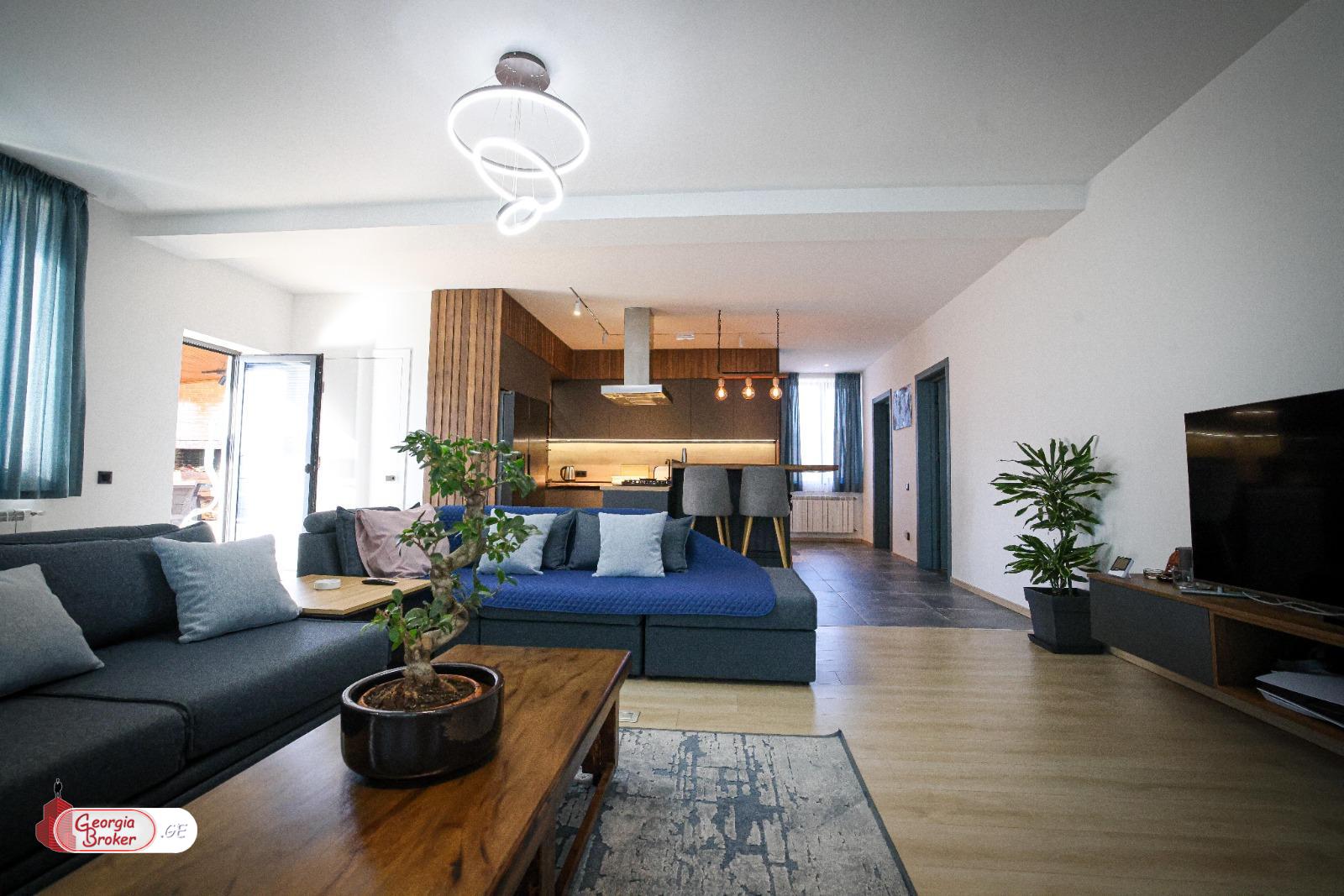 продается дом с новым ремонтом 6-комнат