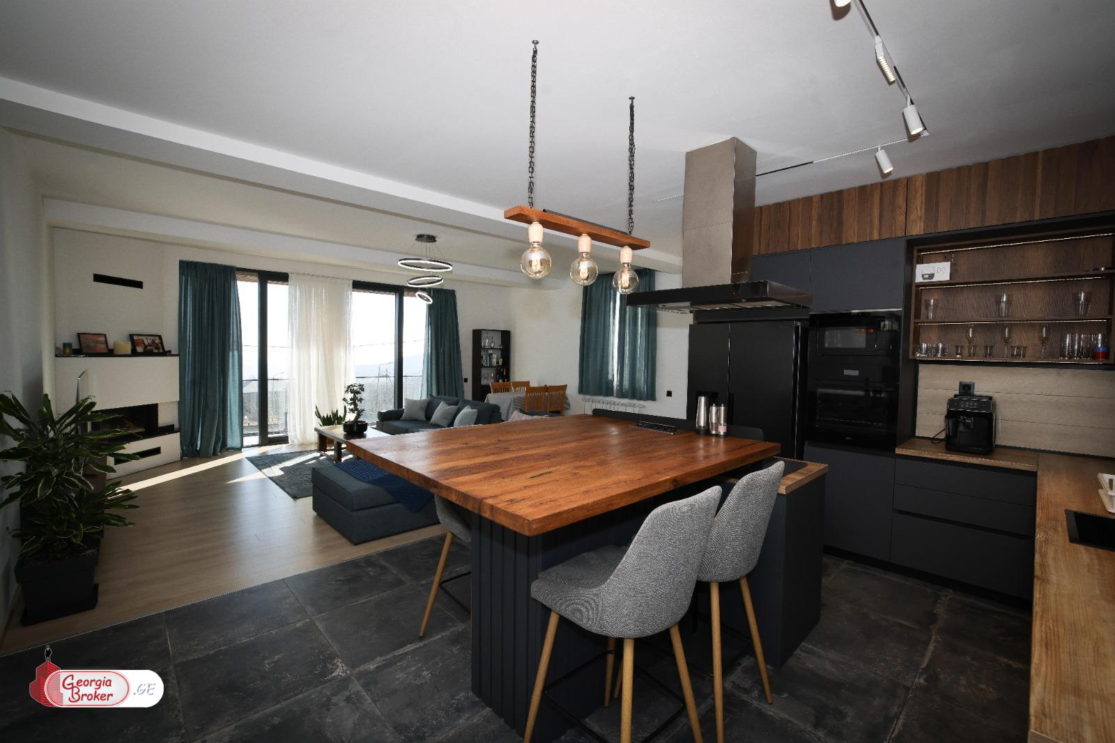 продается дом с новым ремонтом 6-комнат