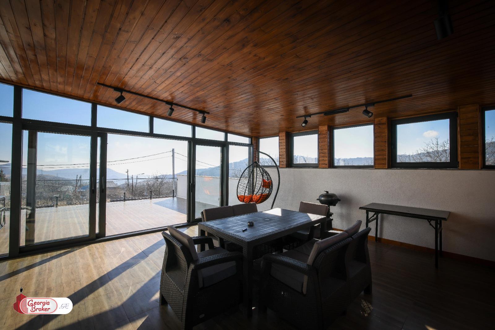 продается дом с новым ремонтом 6-комнат