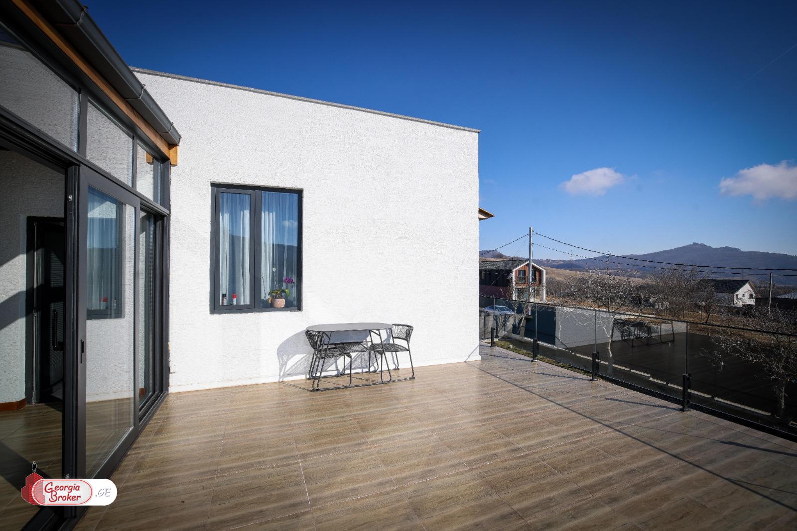 продается дом с новым ремонтом 6-комнат