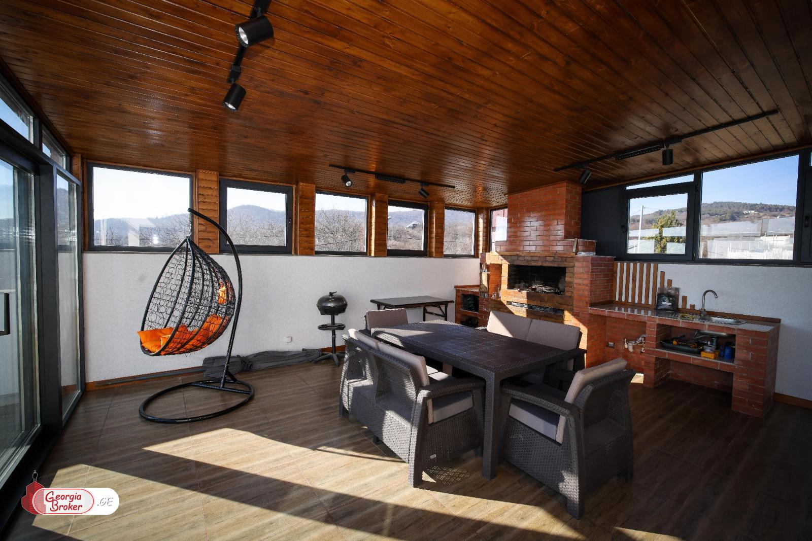 продается дом с новым ремонтом 6-комнат