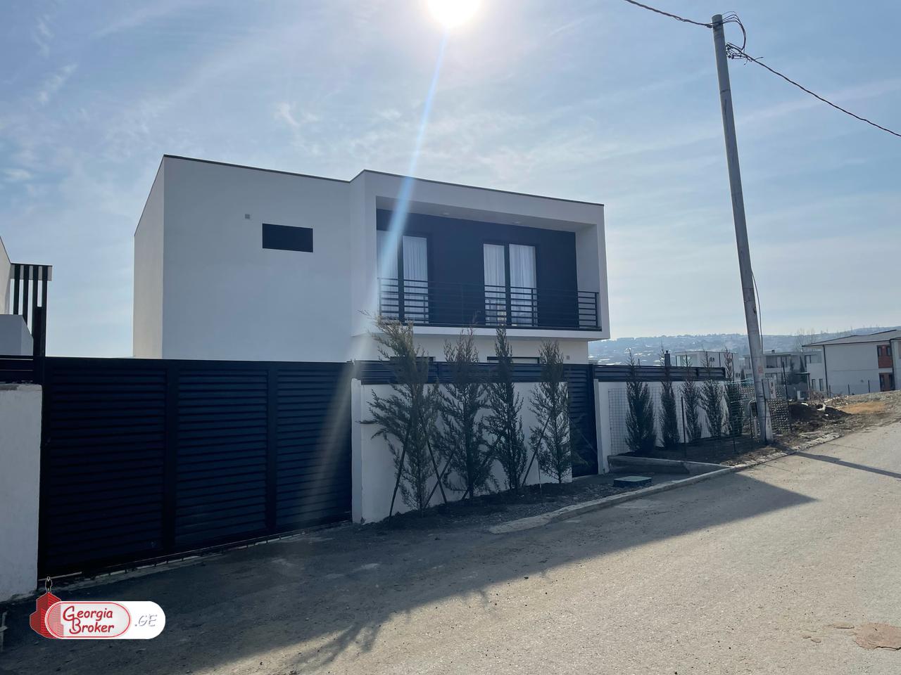 nearly repaired 6-room house for sale