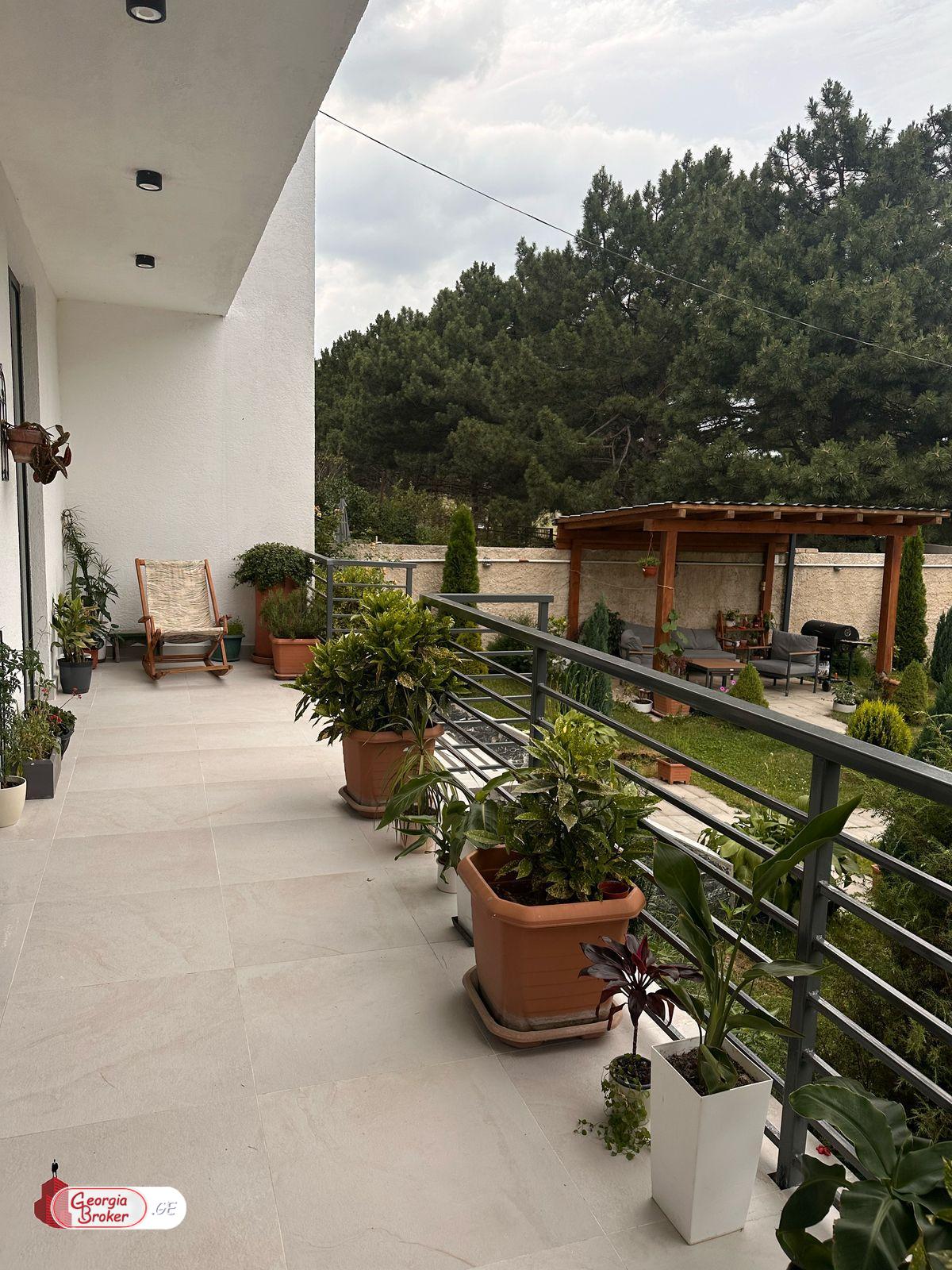 იყიდება ახალი გარემონტებული 6 ოთახიანი სახლი