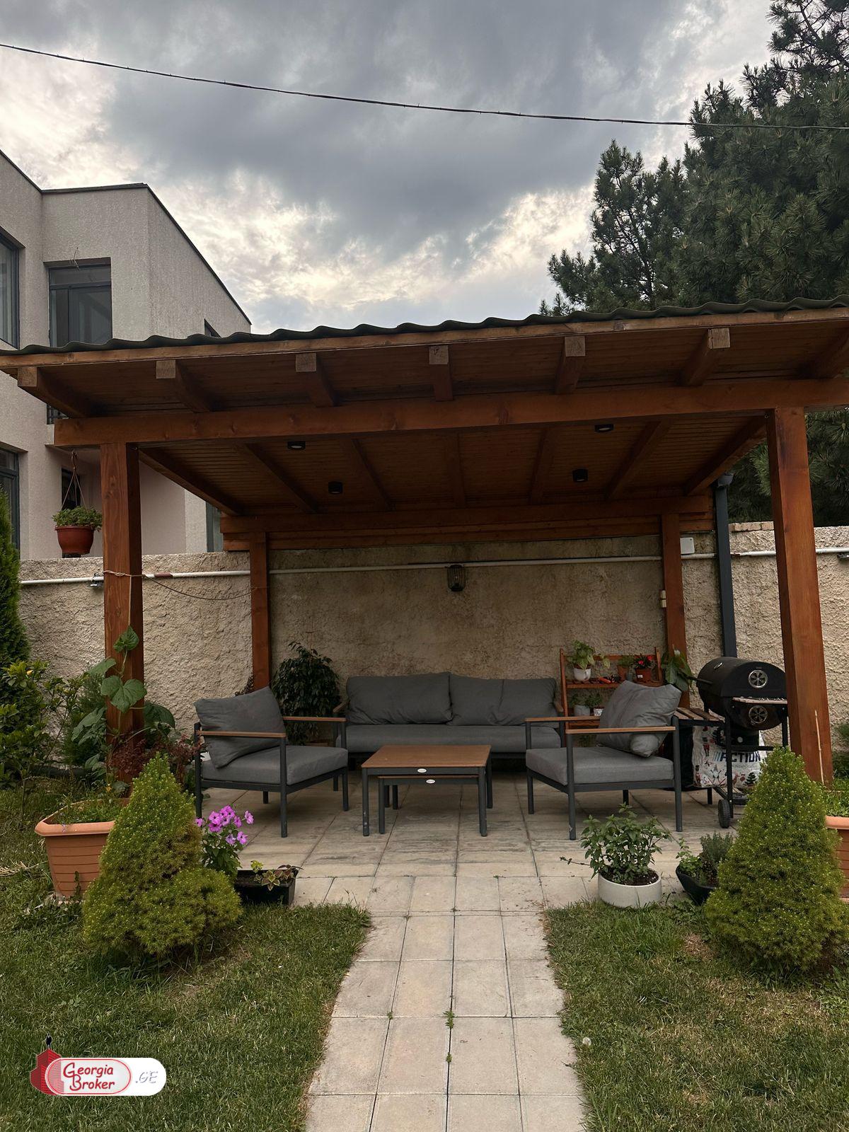 იყიდება ახალი გარემონტებული 6 ოთახიანი სახლი