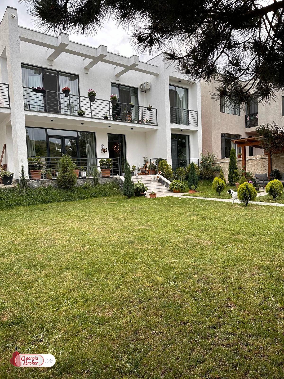 იყიდება ახალი გარემონტებული 6 ოთახიანი სახლი