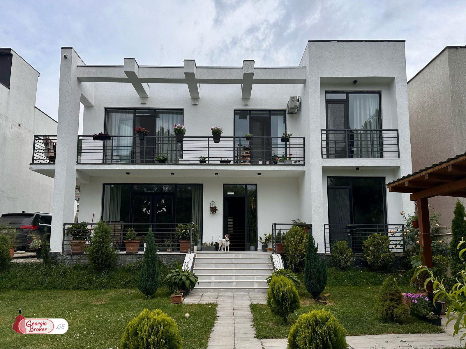 იყიდება ახალი გარემონტებული 6 ოთახიანი სახლი