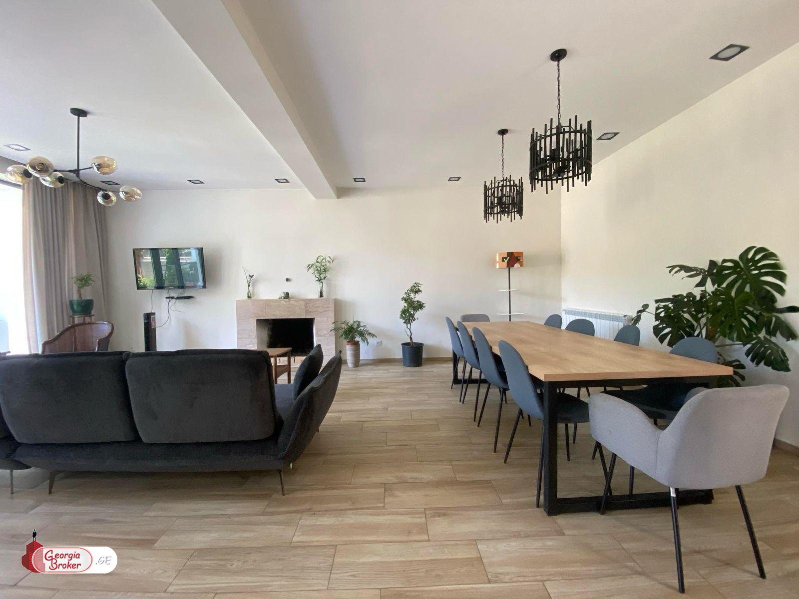 იყიდება ახალი გარემონტებული 6 ოთახიანი სახლი