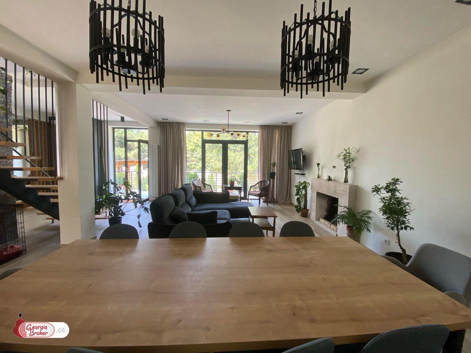 იყიდება ახალი გარემონტებული 6 ოთახიანი სახლი