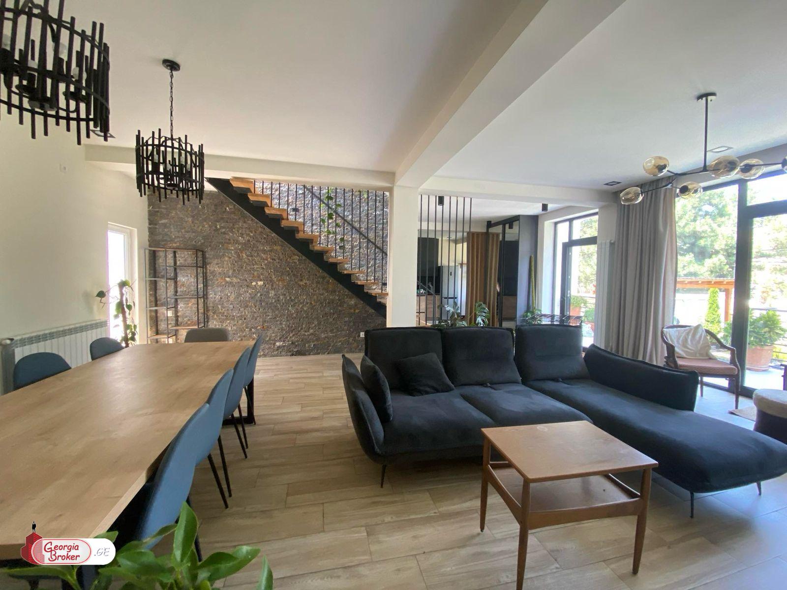 იყიდება ახალი გარემონტებული 6 ოთახიანი სახლი