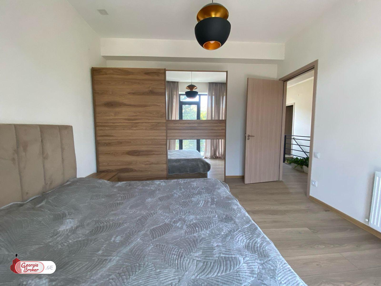 იყიდება ახალი გარემონტებული 6 ოთახიანი სახლი