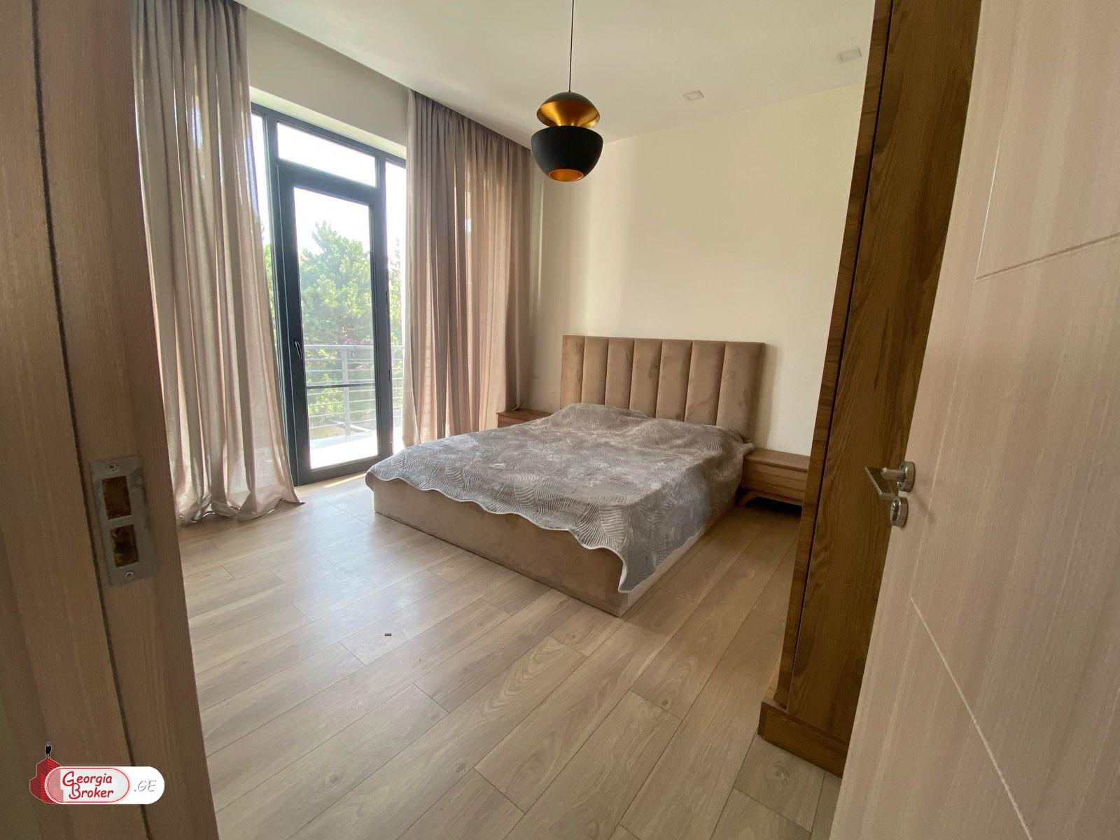 იყიდება ახალი გარემონტებული 6 ოთახიანი სახლი