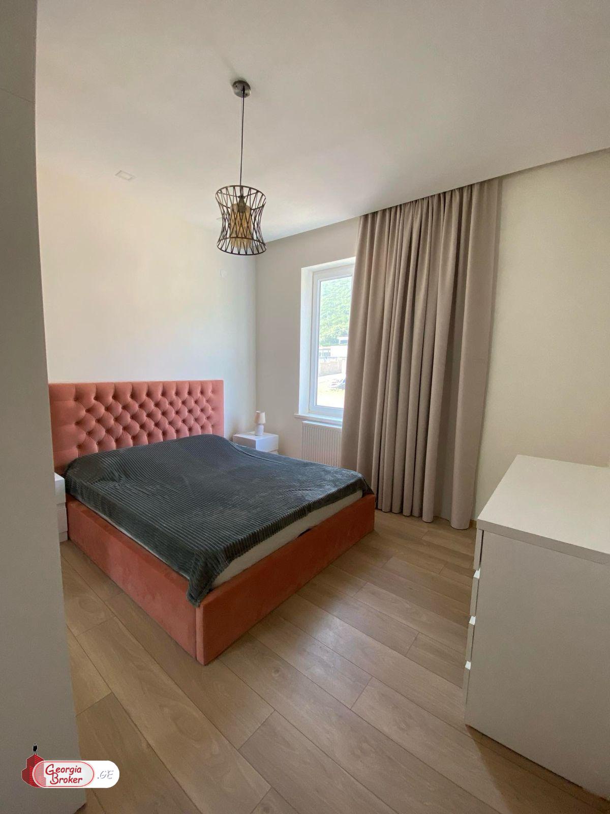 იყიდება ახალი გარემონტებული 6 ოთახიანი სახლი