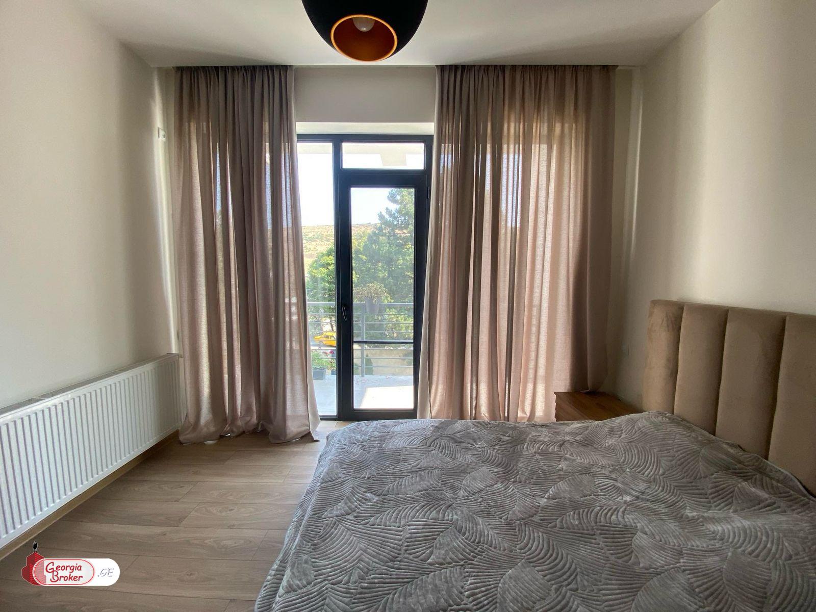 იყიდება ახალი გარემონტებული 6 ოთახიანი სახლი