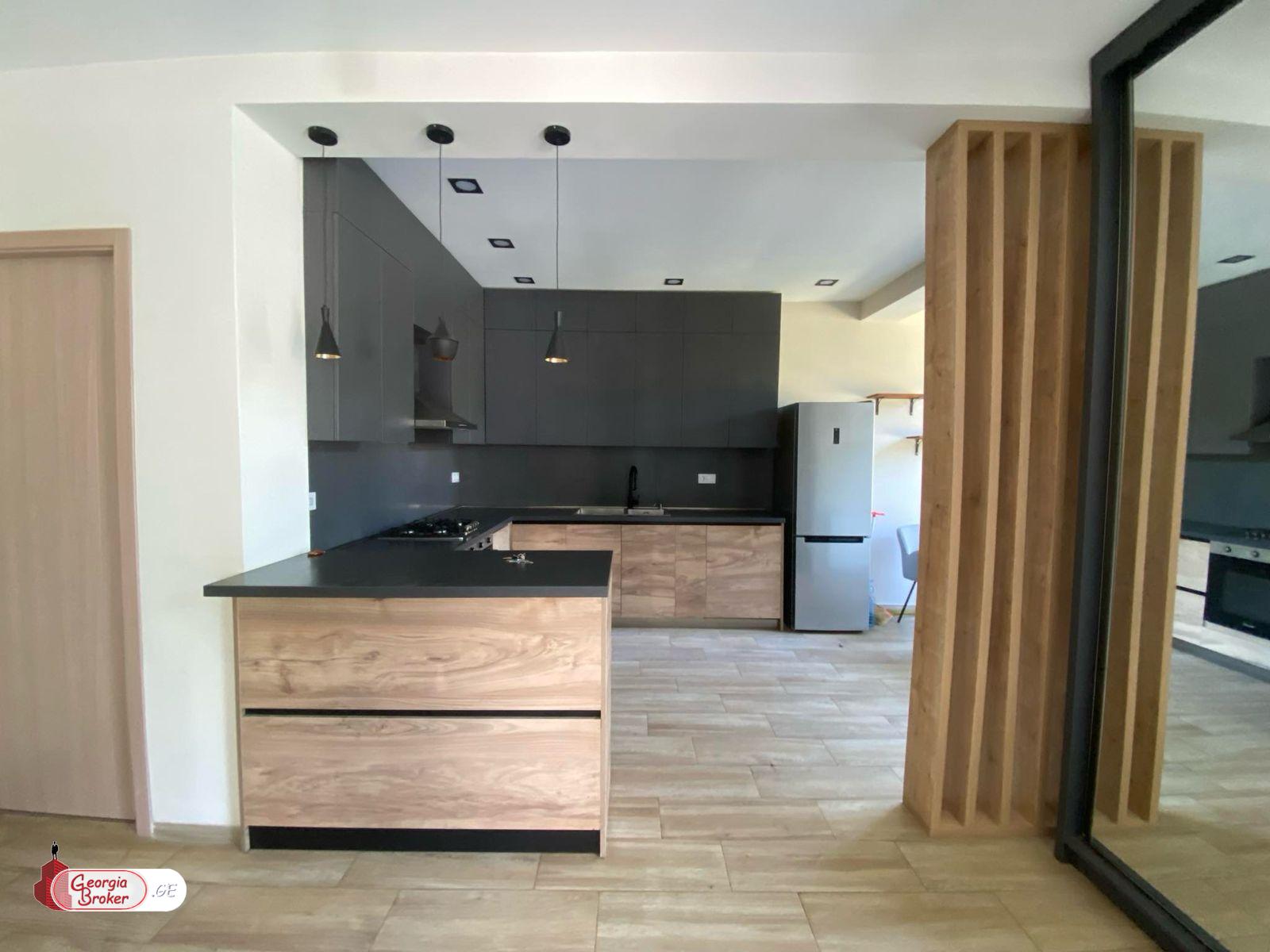 იყიდება ახალი გარემონტებული 6 ოთახიანი სახლი