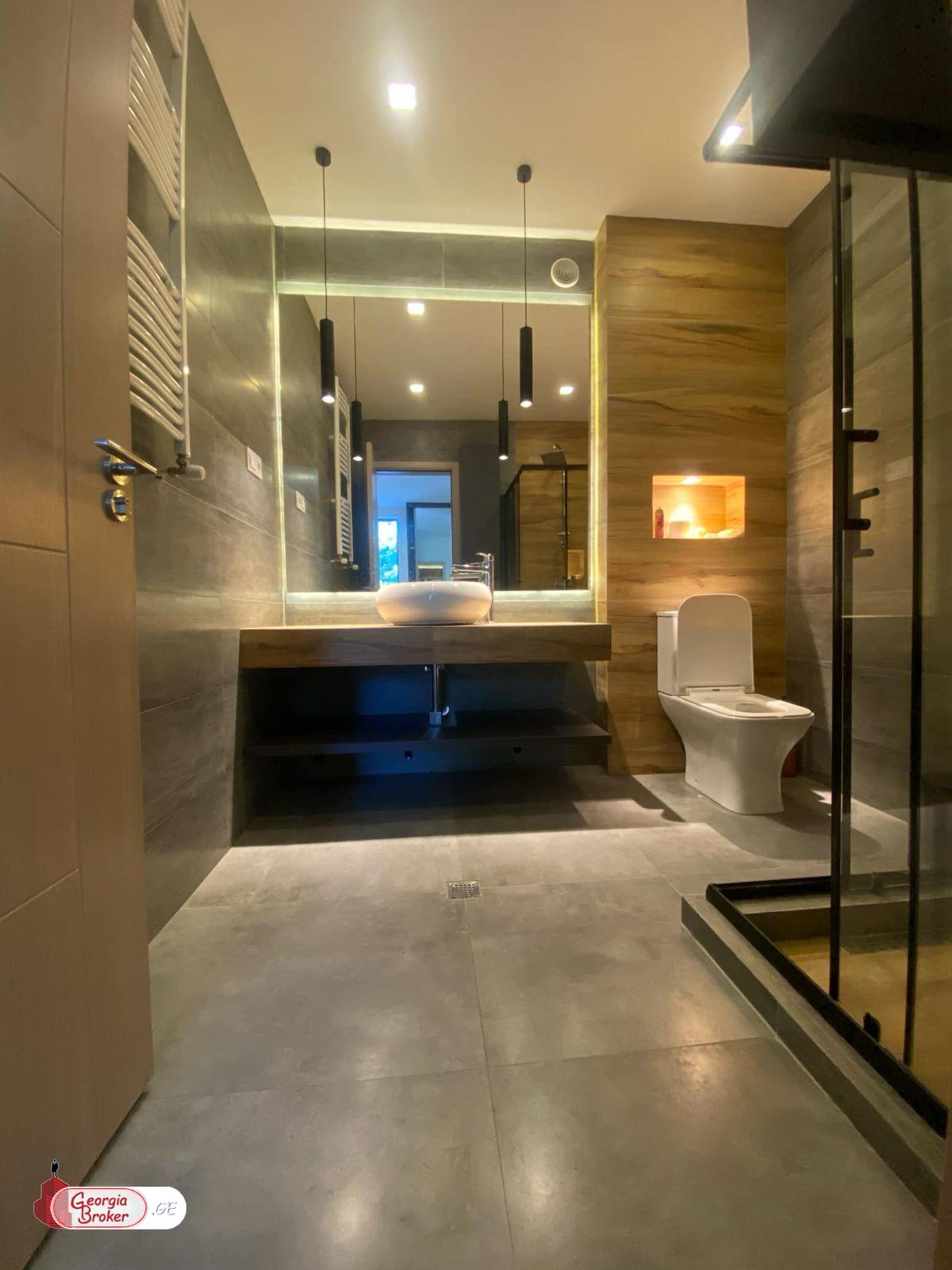 იყიდება ახალი გარემონტებული 6 ოთახიანი სახლი