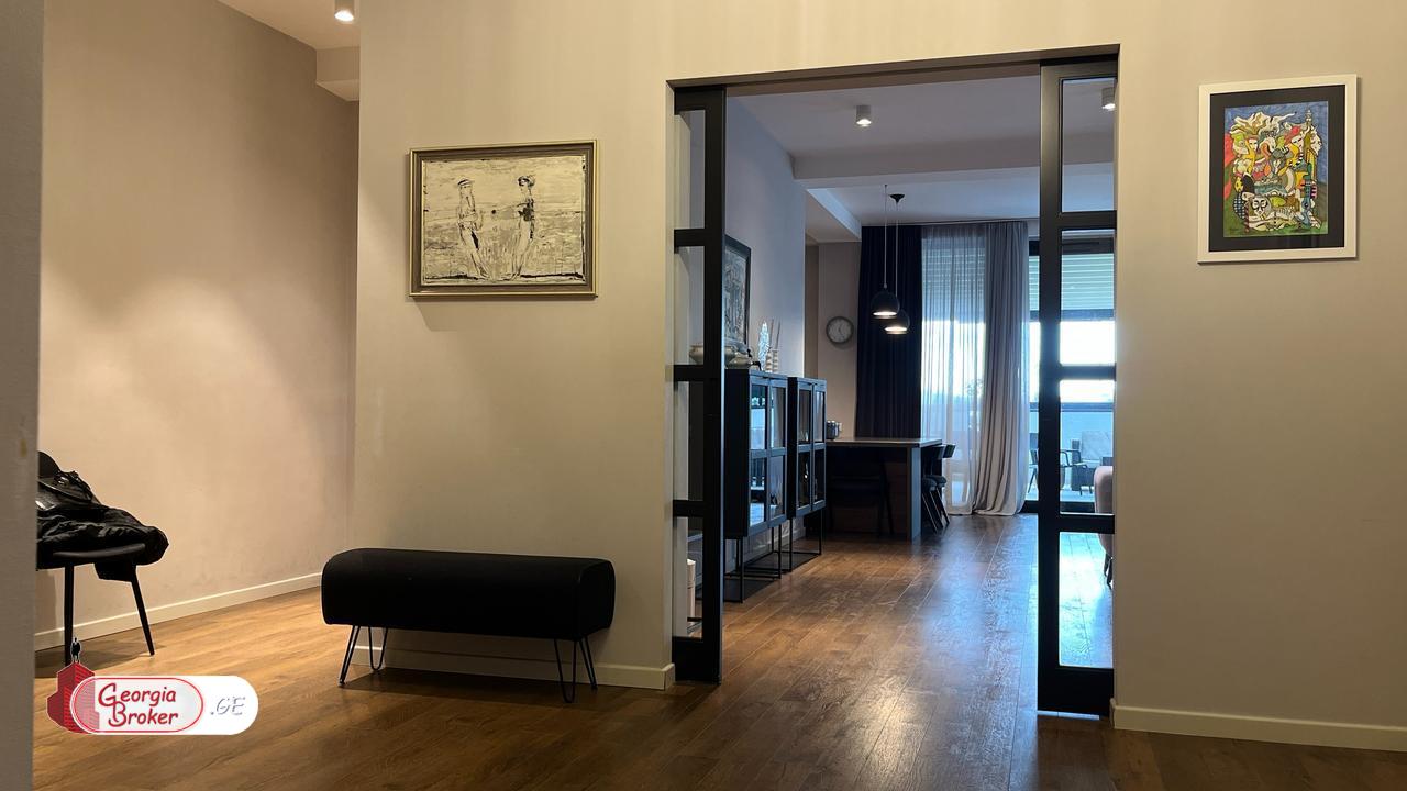 ქირავდება ახალი გარემონტებული 4 ოთახიანი ბინა