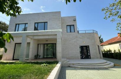 იყიდება ახალი გარემონტებული 8 ოთახიანი სახლი