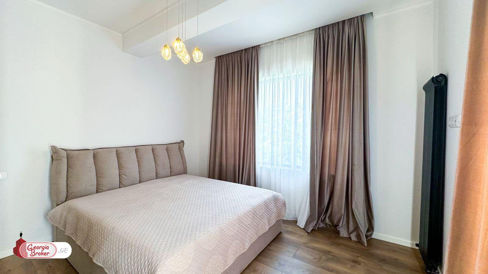 იყიდება ახალი გარემონტებული 8 ოთახიანი სახლი