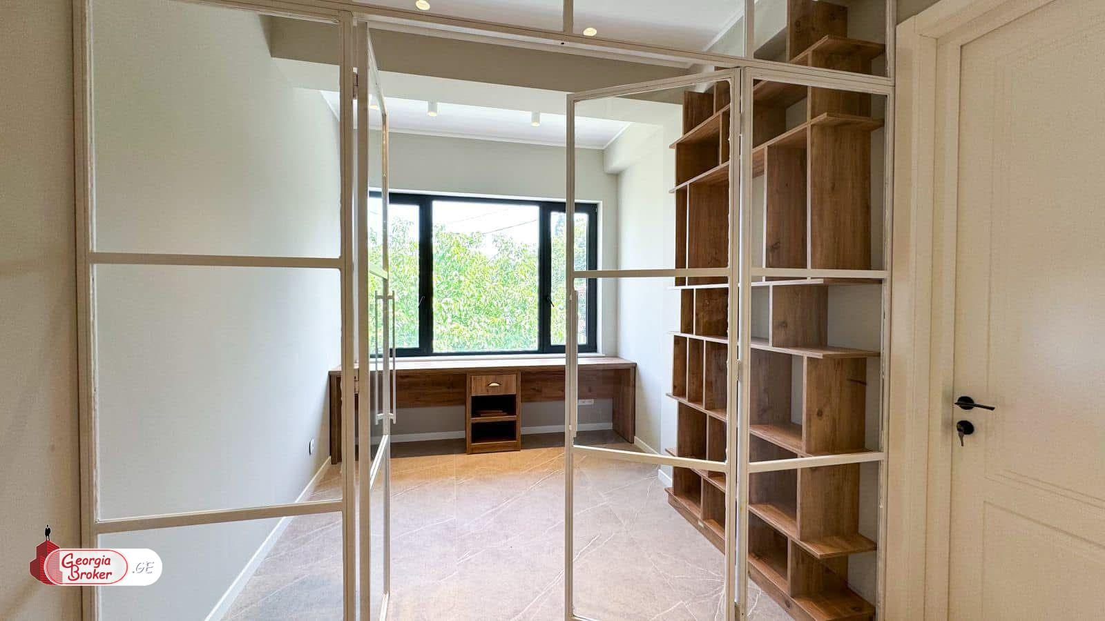 იყიდება ახალი გარემონტებული 8 ოთახიანი სახლი