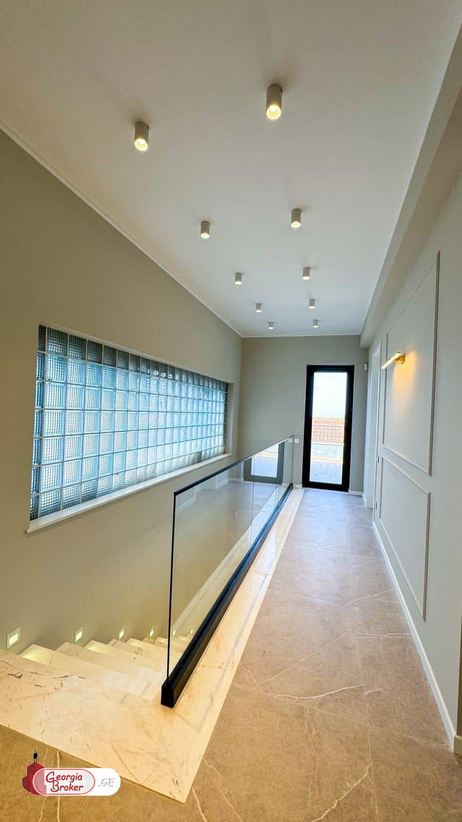 იყიდება ახალი გარემონტებული 8 ოთახიანი სახლი