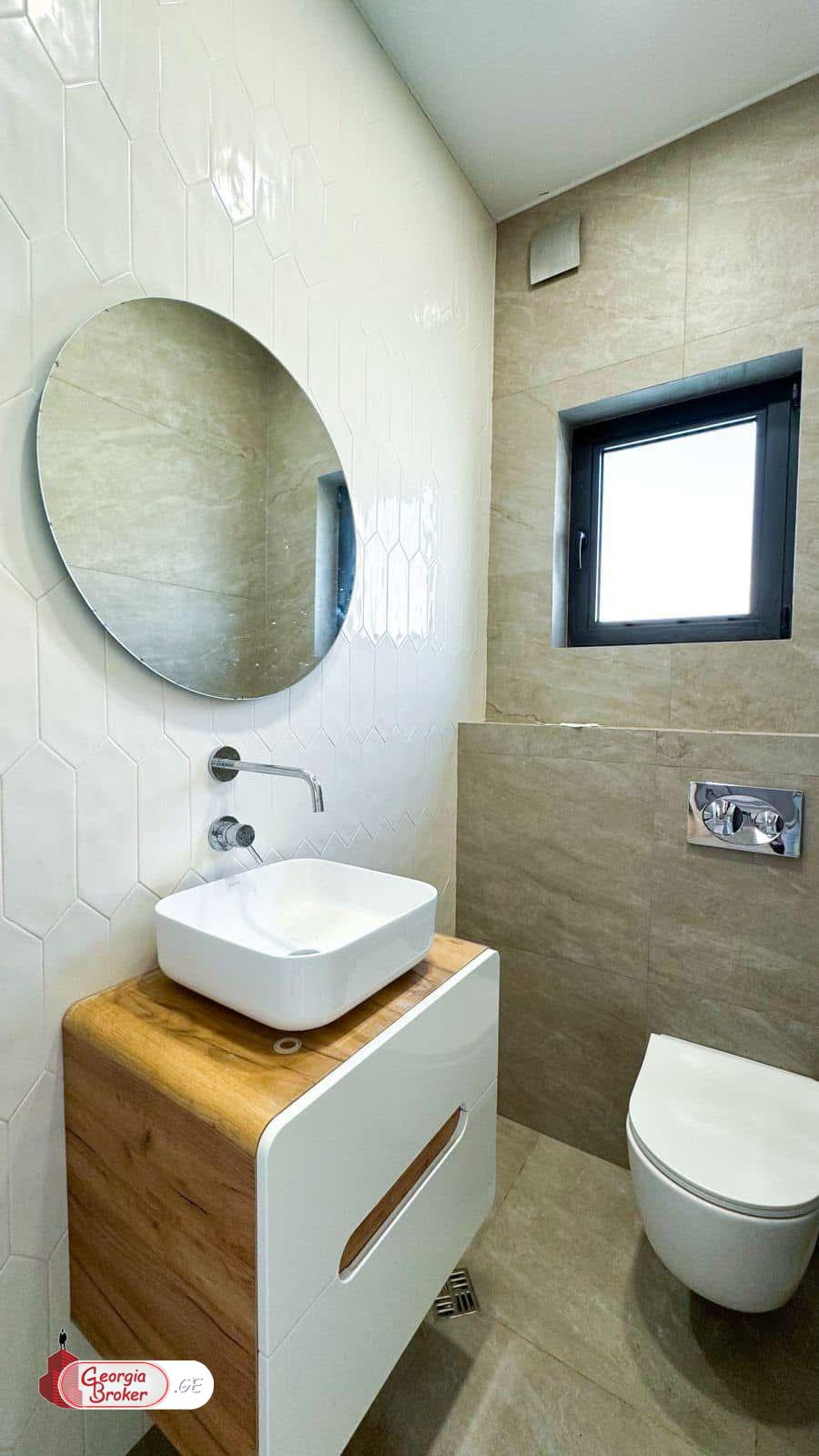 იყიდება ახალი გარემონტებული 8 ოთახიანი სახლი